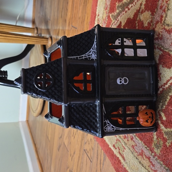 Bath & Body Works Haunted House Candle luminary - Picture 2 of 6